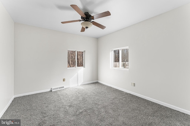 carpeted empty room featuring ceiling fan