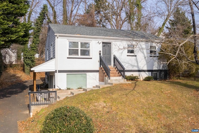 view of front facade featuring a front lawn and a garage