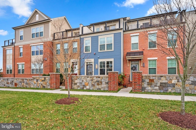 view of property featuring a front yard