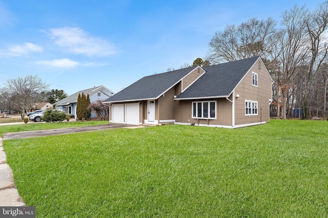 view of front of property featuring a front yard and a garage