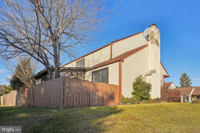 view of side of property featuring a yard