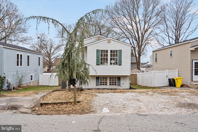 view of front of property