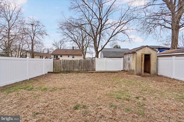 view of yard with a storage shed