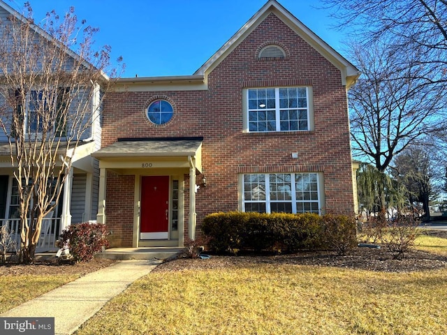 front facade featuring a front lawn