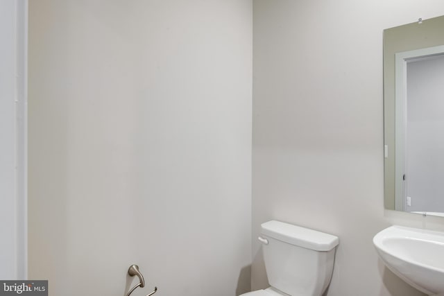 bathroom featuring toilet and sink