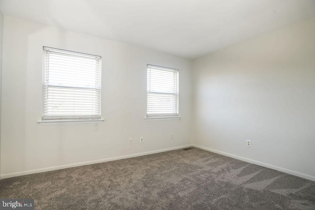 spare room featuring carpet floors