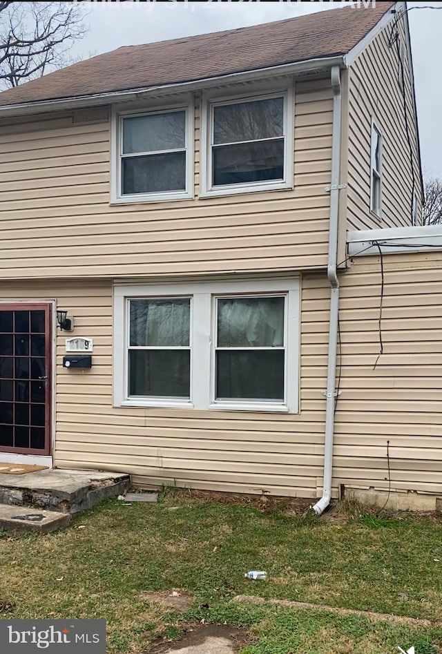 view of side of property featuring a yard