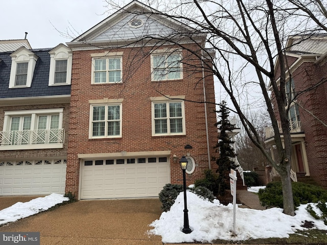 view of front facade featuring a garage