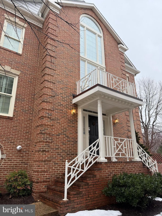 exterior space featuring a balcony