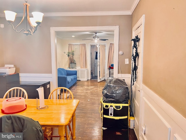 dining room featuring ceiling fan with notable chandelier, hardwood / wood-style flooring, and ornamental molding