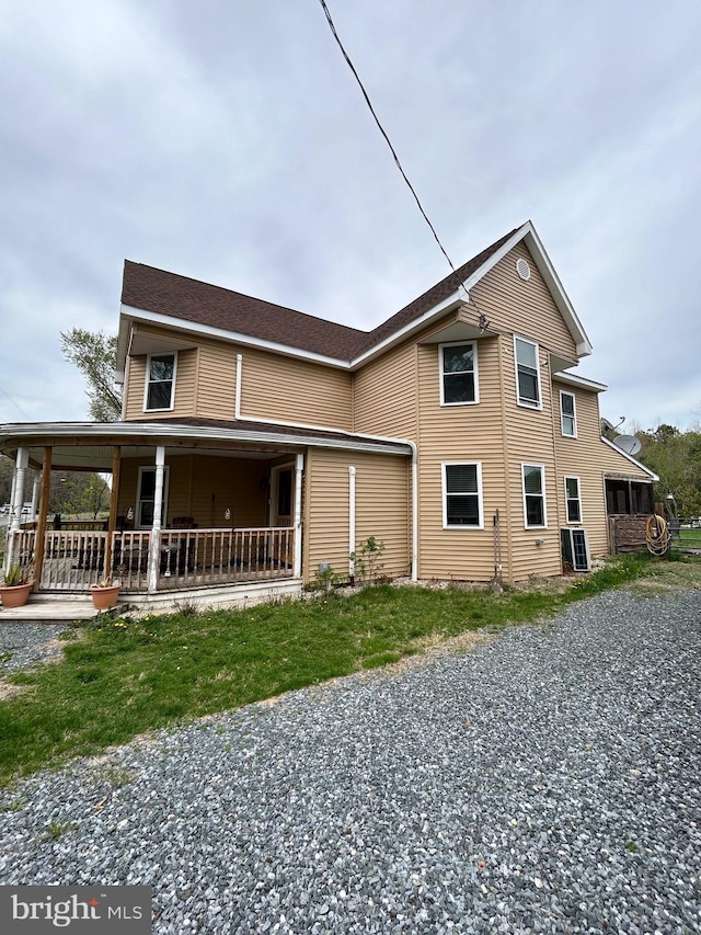 view of front of property featuring covered porch