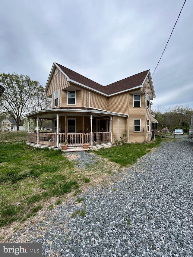 view of front facade with driveway and a porch