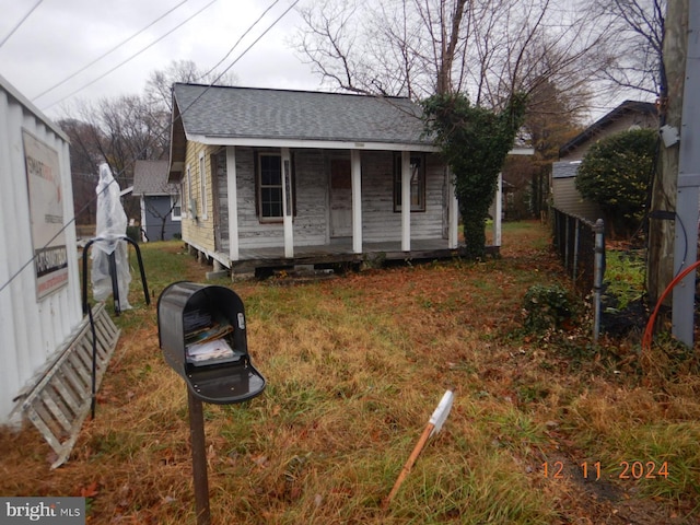 view of front of property featuring a porch