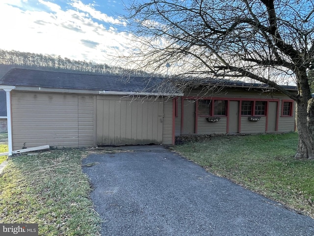 exterior space featuring a lawn