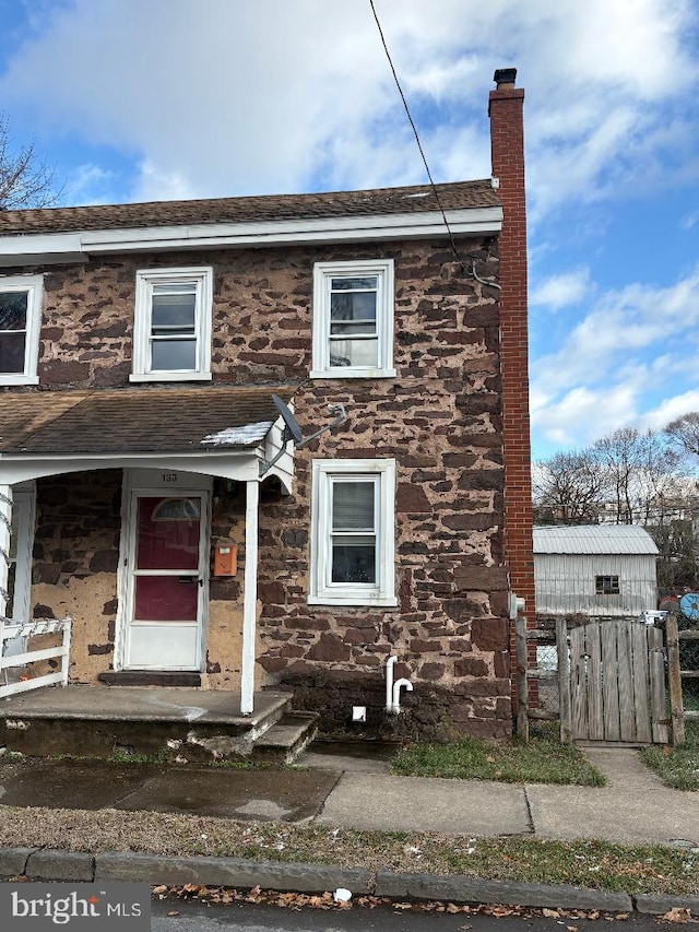 view of front of property