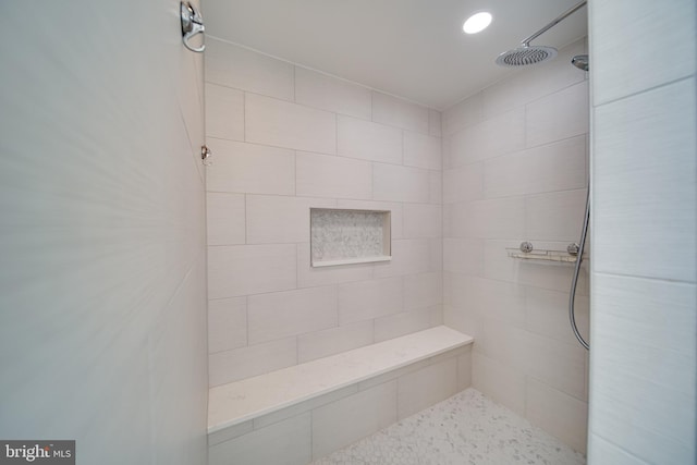 bathroom featuring a tile shower