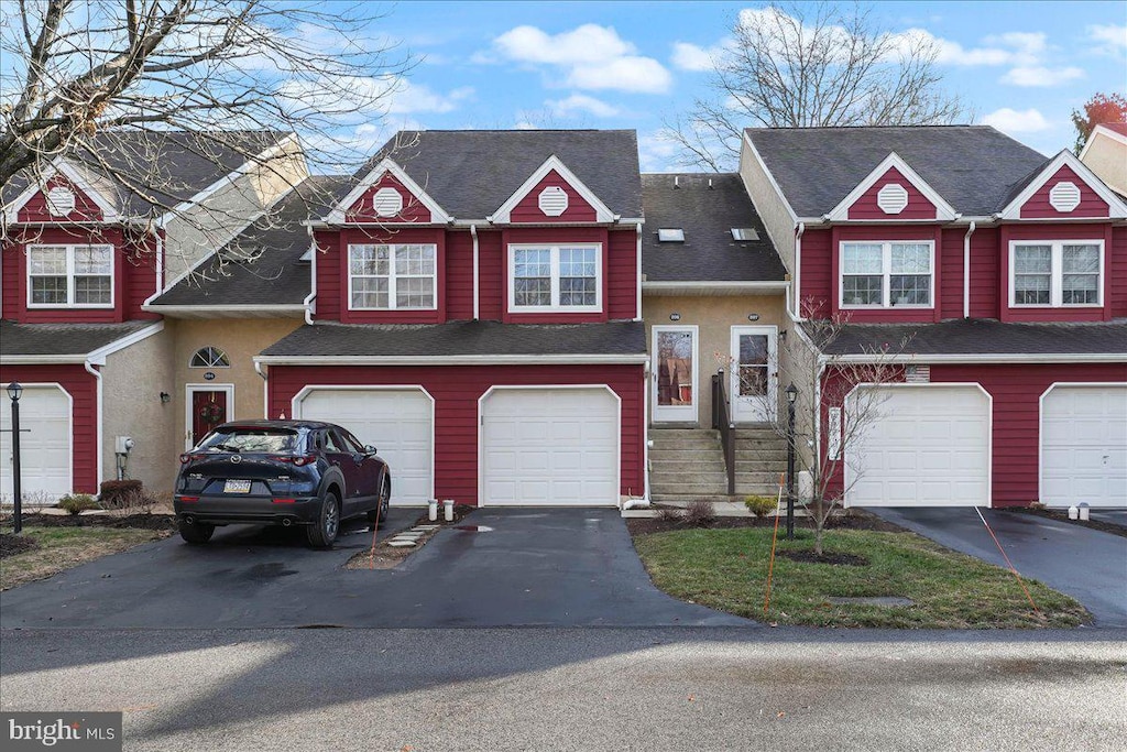 townhome / multi-family property featuring a garage