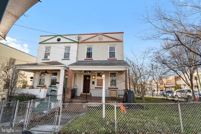 view of front facade featuring covered porch and a front lawn