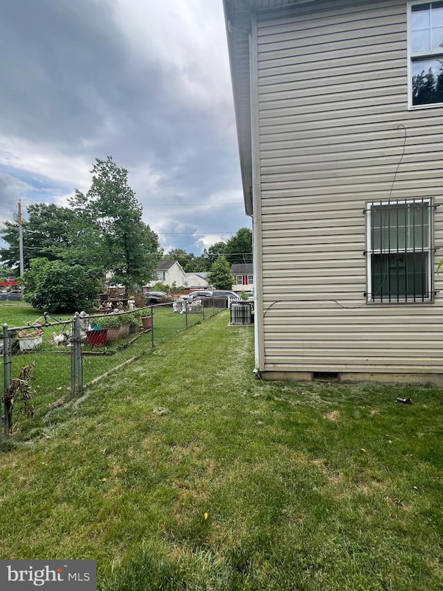 view of yard featuring fence