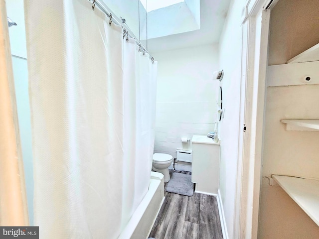 bathroom with a shower with curtain, hardwood / wood-style floors, vanity, and toilet