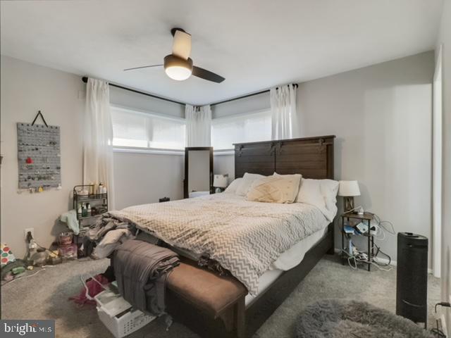 bedroom featuring ceiling fan and carpet flooring