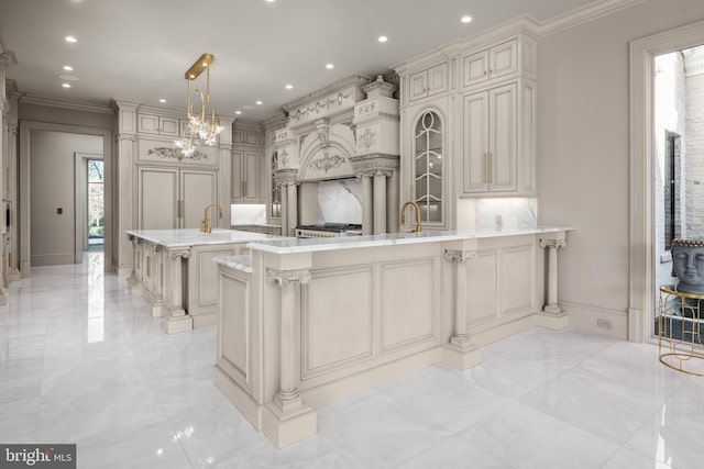 kitchen featuring a kitchen bar, cream cabinetry, and decorative light fixtures