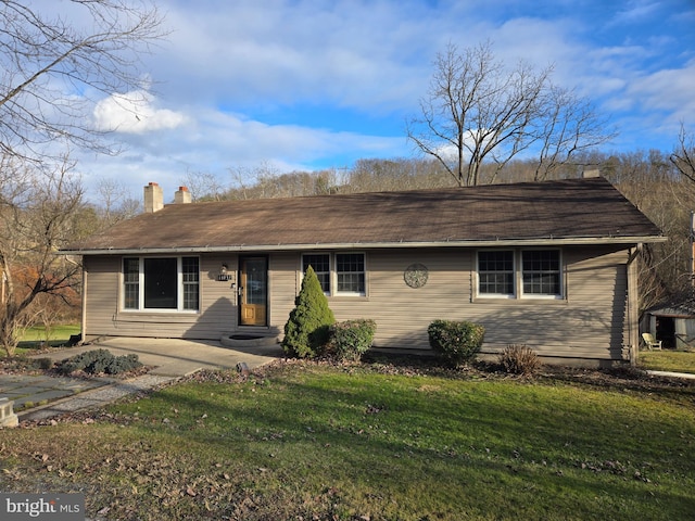 single story home featuring a front yard