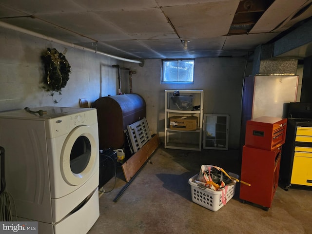 basement with washer / dryer