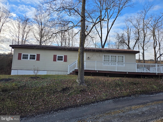 view of front of house featuring a wooden deck