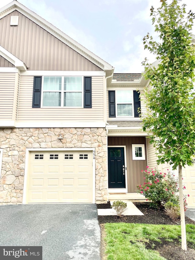 view of front of property featuring a garage