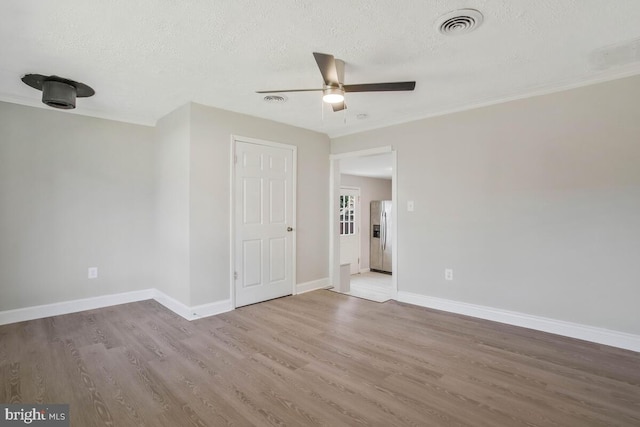 empty room featuring hardwood / wood-style floors, a textured ceiling, and ceiling fan