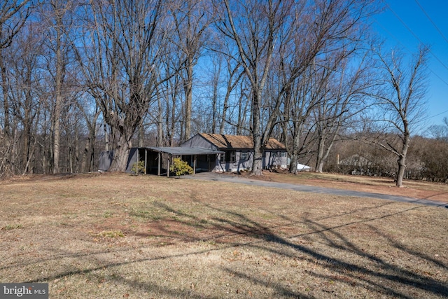 view of front of house with a front yard