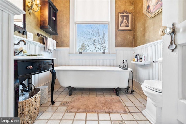 bathroom with tile patterned floors, a bathing tub, sink, and toilet