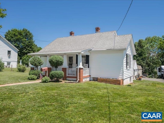 view of front of property with a front lawn and covered porch