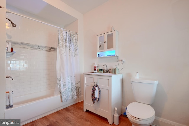 full bathroom featuring shower / bath combo with shower curtain, vanity, wood-type flooring, and toilet