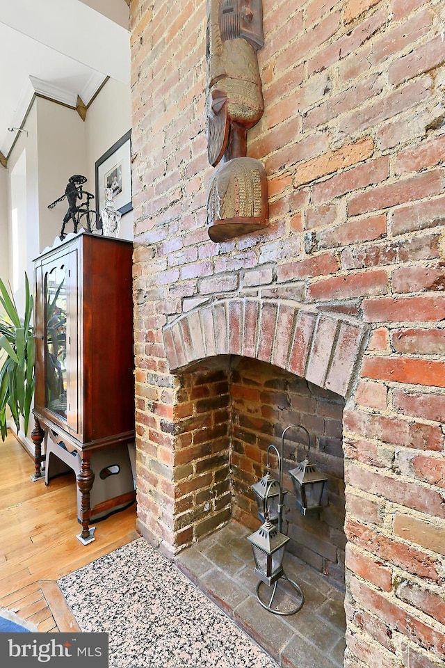 room details featuring crown molding and hardwood / wood-style flooring