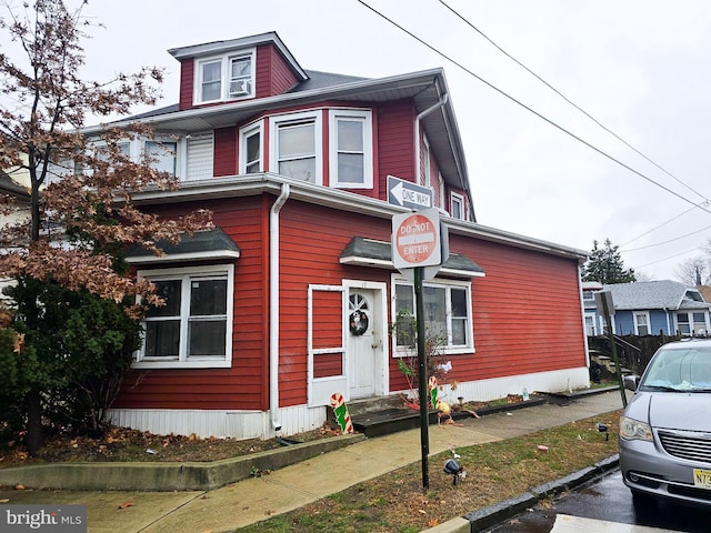 view of front of property