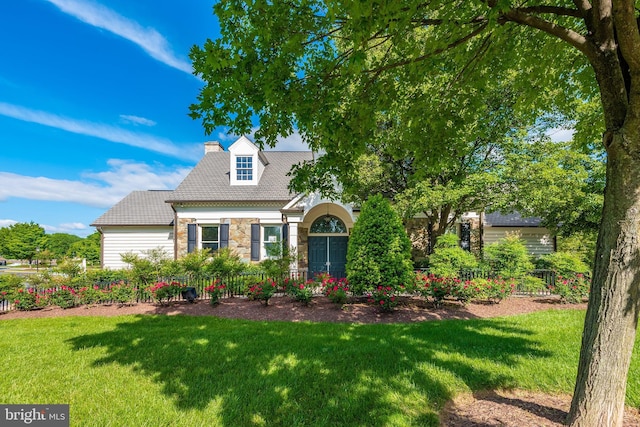 view of front facade featuring a front lawn