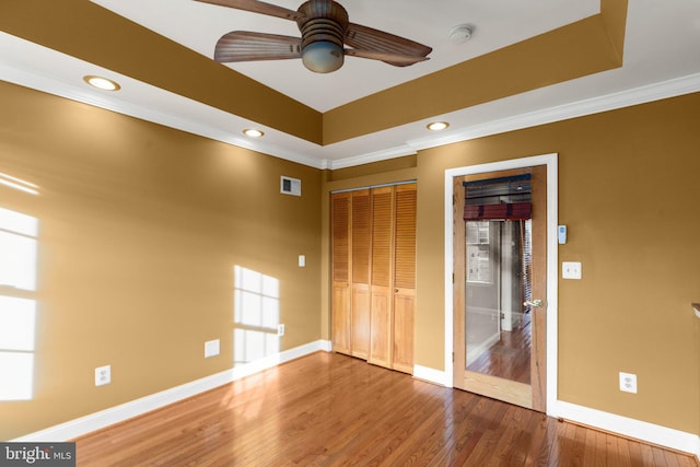 unfurnished room featuring hardwood / wood-style floors, ceiling fan, and crown molding