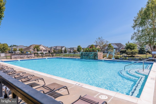 view of swimming pool