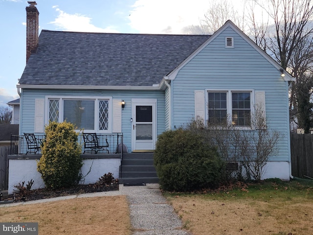 bungalow-style house featuring a front lawn