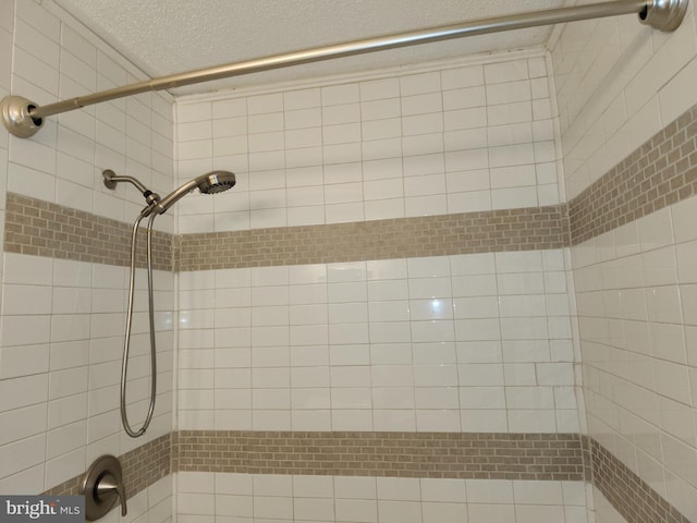 bathroom featuring a tile shower