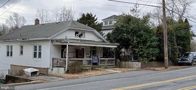 view of front of property featuring a porch