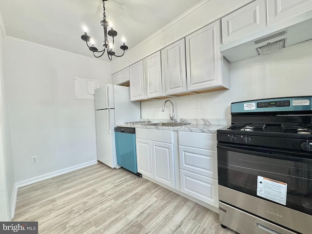 kitchen featuring light wood-type flooring, stainless steel appliances, sink, a chandelier, and white cabinetry