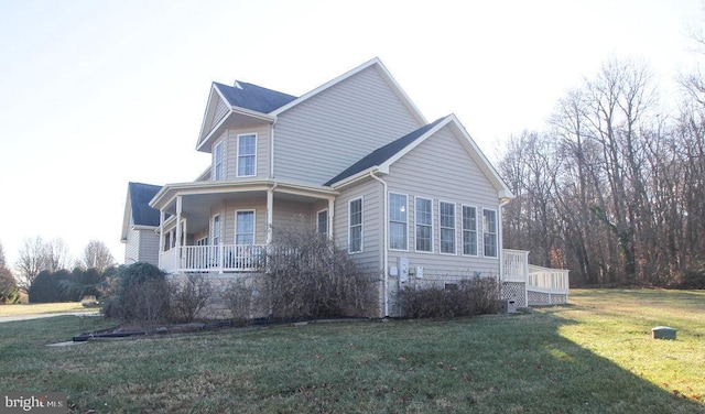 view of front of home with a front yard and covered porch