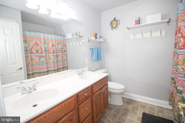 bathroom with a shower with shower curtain, vanity, and toilet