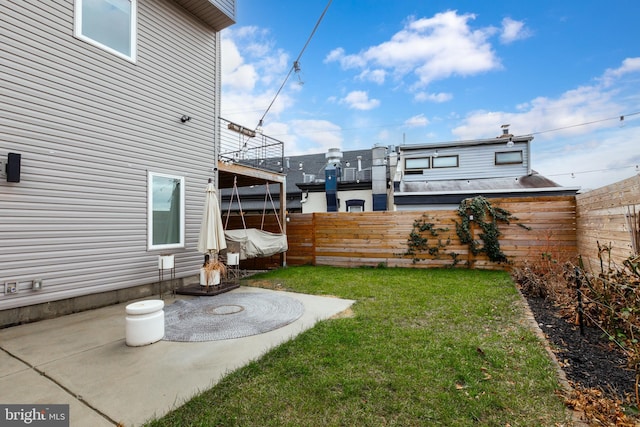 view of yard featuring a patio