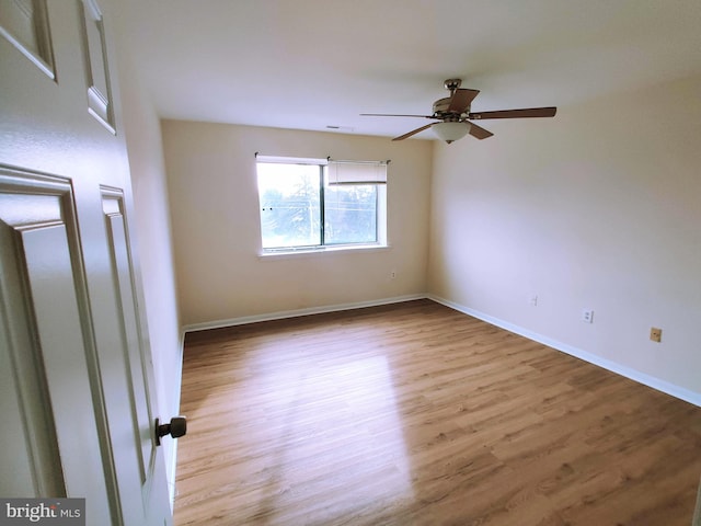 unfurnished room featuring light hardwood / wood-style floors and ceiling fan