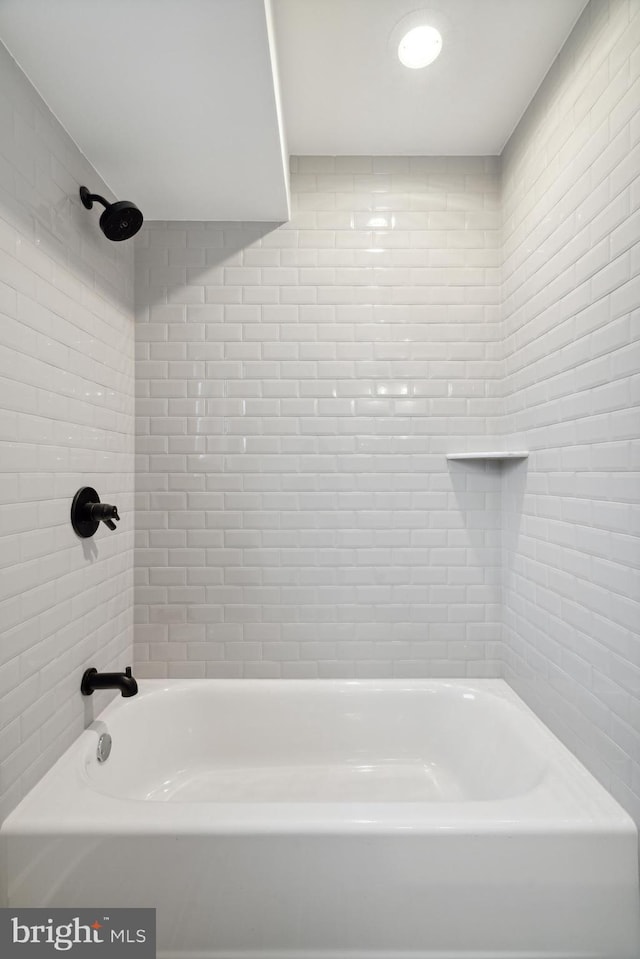 bathroom with shower / bathtub combination