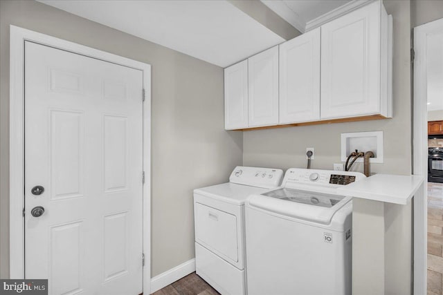 washroom featuring cabinets and washing machine and clothes dryer